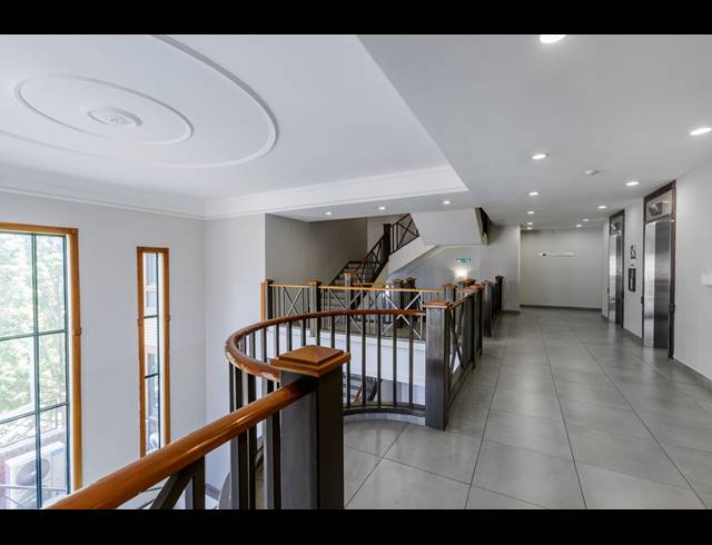 5,571M² OFFICE TO LET IN HYDE PARK